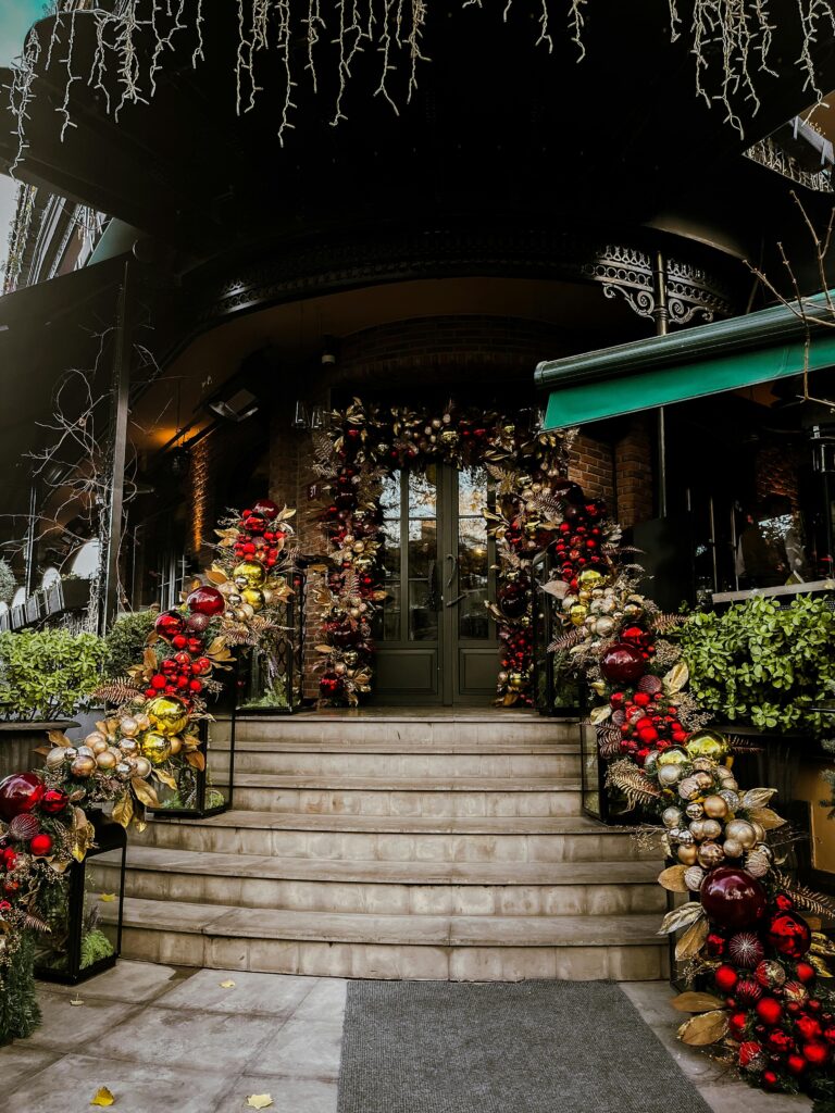 Elegant entrance decorated with Christmas ornaments and flowers in Ankara, Türkiye.